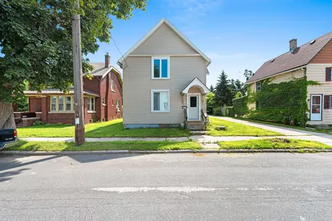 921 S 18th, Manitowoc, WI 54220