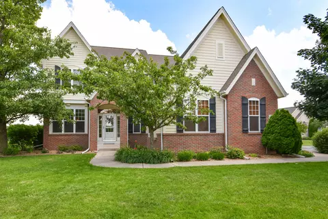 1851 River Lks, Oconomowoc, WI 53066
