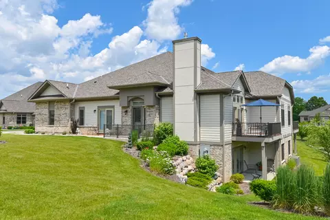 7546 W Tuckaway Pnes, Franklin, WI 53132