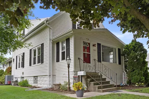 8627 W Arthur, West Allis, WI 53227