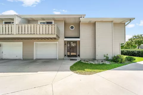 6421 S Crabapple #3, Oak Creek, WI 53154
