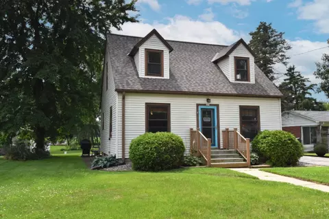203 W State, North Prairie, WI 53153