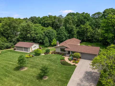 546 Sarah, Cedarburg, WI 53012