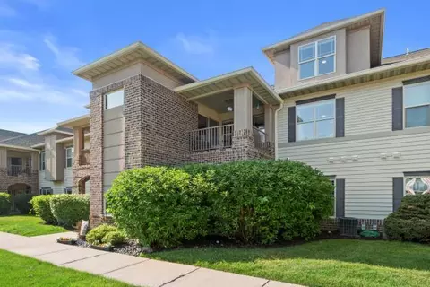 3053 W Drexel #119, Franklin, WI 53132