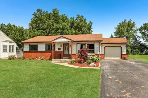 620 E Main, Waterford, WI 53185