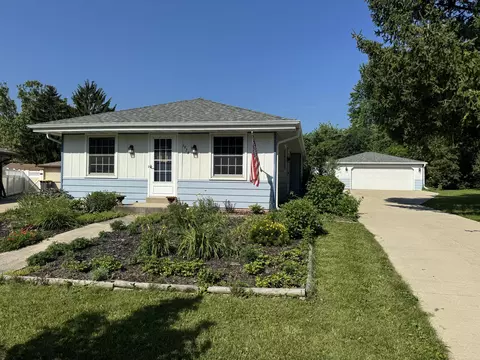 1924 Santa Barbara, Waukesha, WI 53189