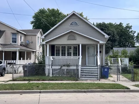 1129 Dr Martin Luther King, Racine, WI 53404