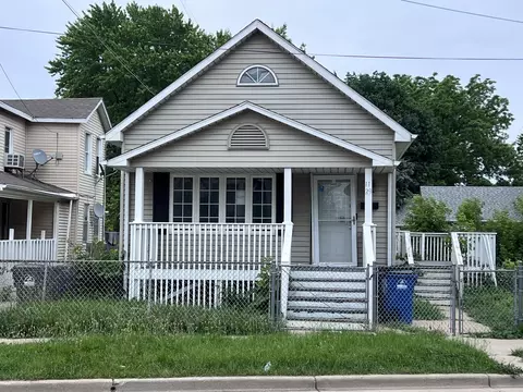1129 Dr Martin Luther King, Racine, WI 53404