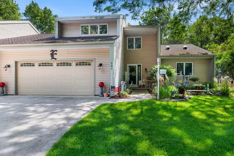 800 Stoney Brk #301, Manitowoc, WI 54220