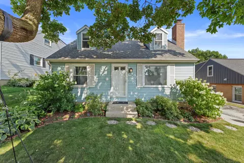 262 N 113th, Wauwatosa, WI 53226