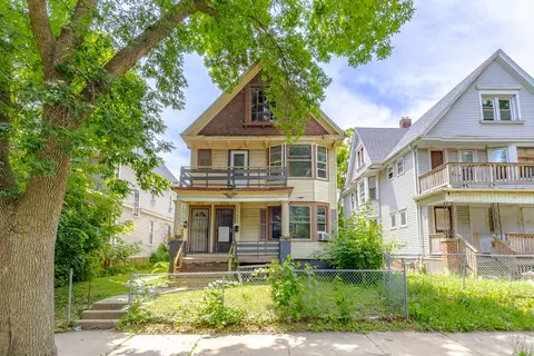 3913 W Walnut #3915, Milwaukee, WI 53208