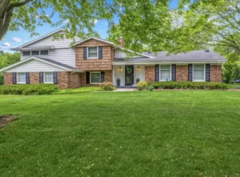 1875 Hollyhock, Elm Grove, WI 53122