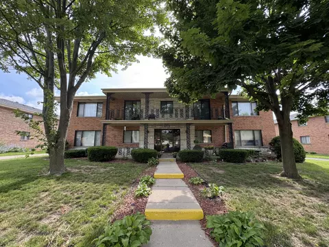 4236 N 104th #4, Milwaukee, WI 53222
