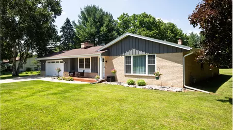211 Corby, North Prairie, WI 53153