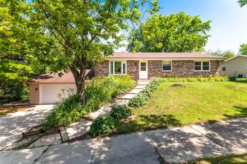 2028 Dixie, Waukesha, WI 53189