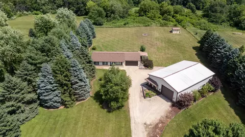 9296 Windy Acres, Farmington, WI 53040