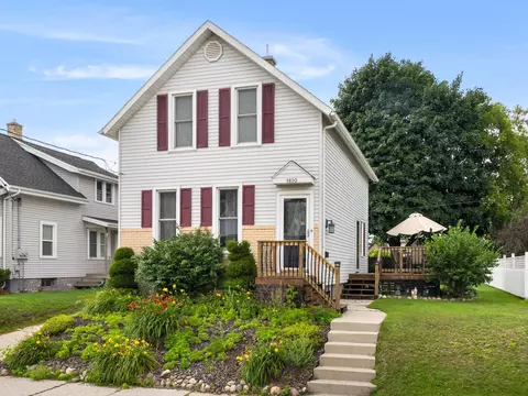 1610 Division, Manitowoc, WI 54220