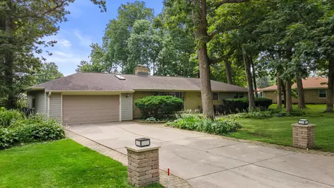 5016 S 34th, Greenfield, WI 53221