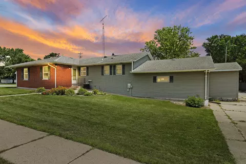 573 W State, Burlington, WI 53105