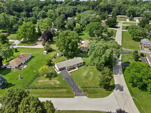21410 W W Vly, New Berlin, WI 53146