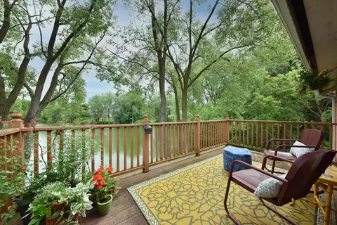 502 Laurel Lk #8, Thiensville, WI 53092