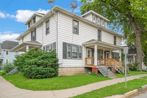 74 W Division, Fond Du Lac, WI 54935