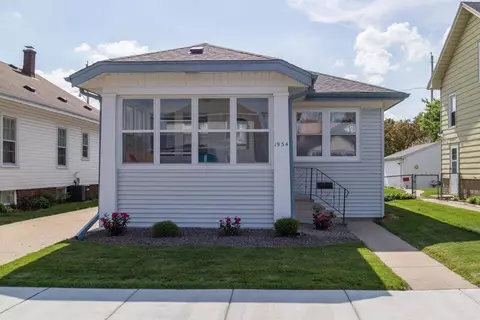 1934 Grange, Racine, WI 53403