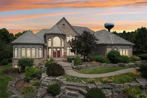 1012 N Bluespruce, Hartland, WI 53029
