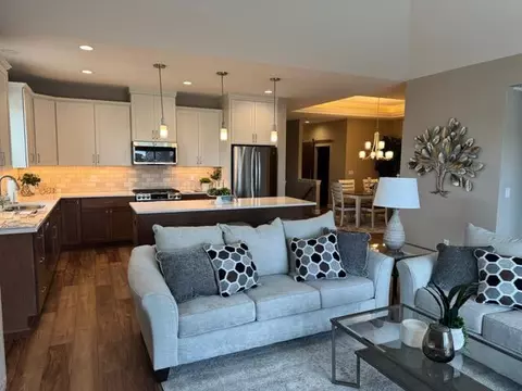1596 Weston Rdg, Oconomowoc, WI 53066