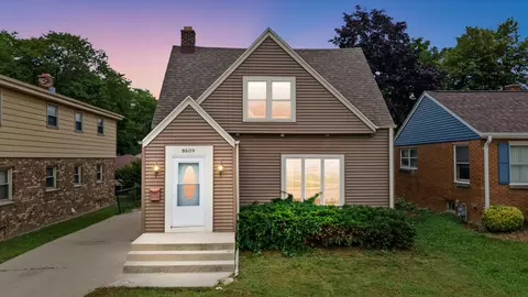 8609 W Lincoln, West Allis, WI 53227