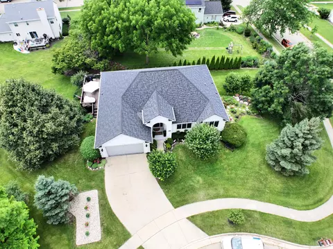 825 Chantilly, Burlington, WI 53105