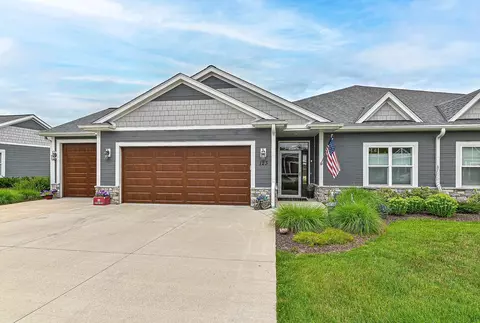 123 Phantom Lk, Mukwonago, WI 53149