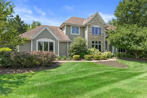 787 Red Oak, Summit, WI 53066