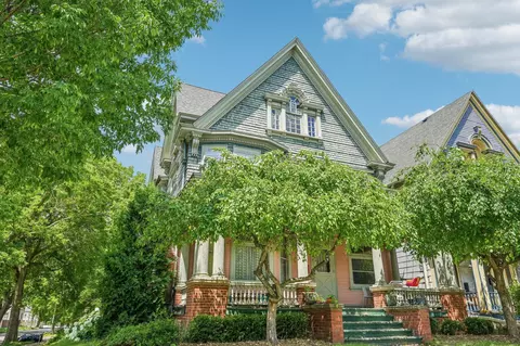 2932 W Mckinley, Milwaukee, WI 53208