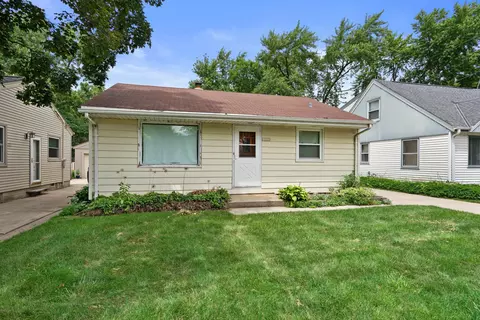 11022 W Mount Vernon, Wauwatosa, WI 53226