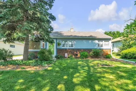 4577 N 101st, Wauwatosa, WI 53225