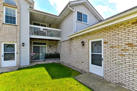 9101 S Aspen #8, Oak Creek, WI 53154
