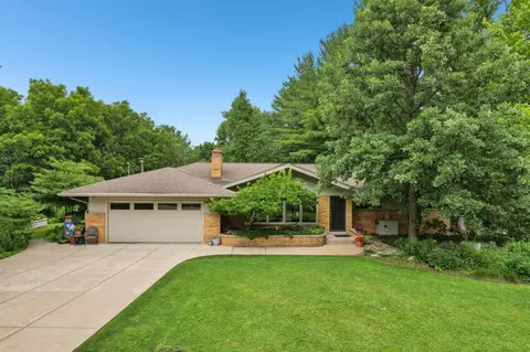 w270s3565 Oak Knl, Waukesha, WI 53189