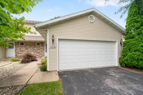 628 N Sandy, Elkhorn, WI 53121