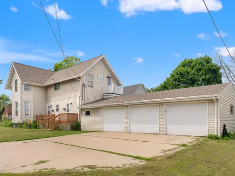 1001 N 8th, Manitowoc, WI 54220