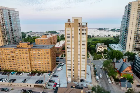 1707 N Prospect #15C, Milwaukee, WI 53202