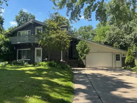 w242n6211 Oak, Sussex, WI 53089