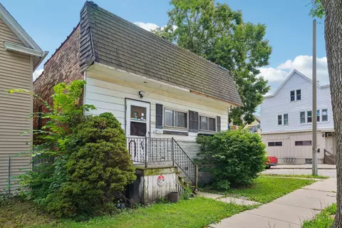 1437 W Arthur, Milwaukee, WI 53215