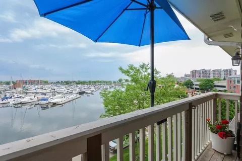 4 Gaslight #308, Racine, WI 53403