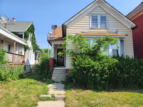 1906 W Lincoln, Milwaukee, WI 53215