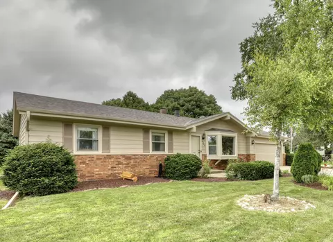 3555 S Loretta, New Berlin, WI 53151