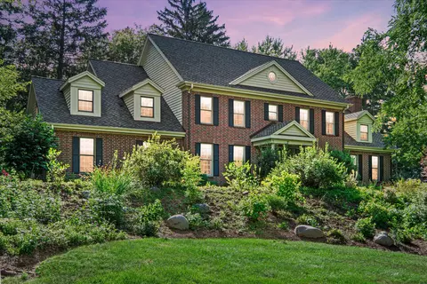 120 Monastery Hl, Lac La Belle, WI 53066