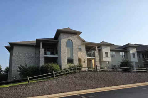 450 N Silverbrook #208, West Bend, WI 53090