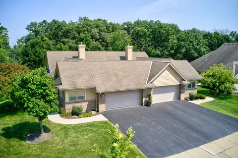8466 S Deerwood #37, Franklin, WI 53132