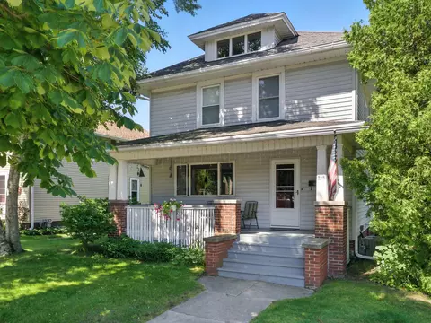 866 N 10th, Manitowoc, WI 54220
